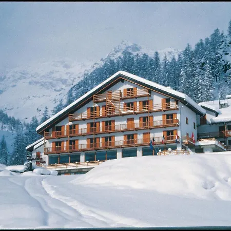 La Trinite Monboso Hotel 3*